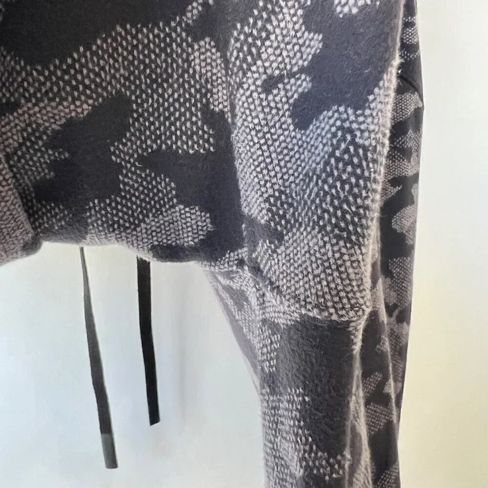 Lululemon Ready to Rulu joggers, black/gray camo, Size 6 A105